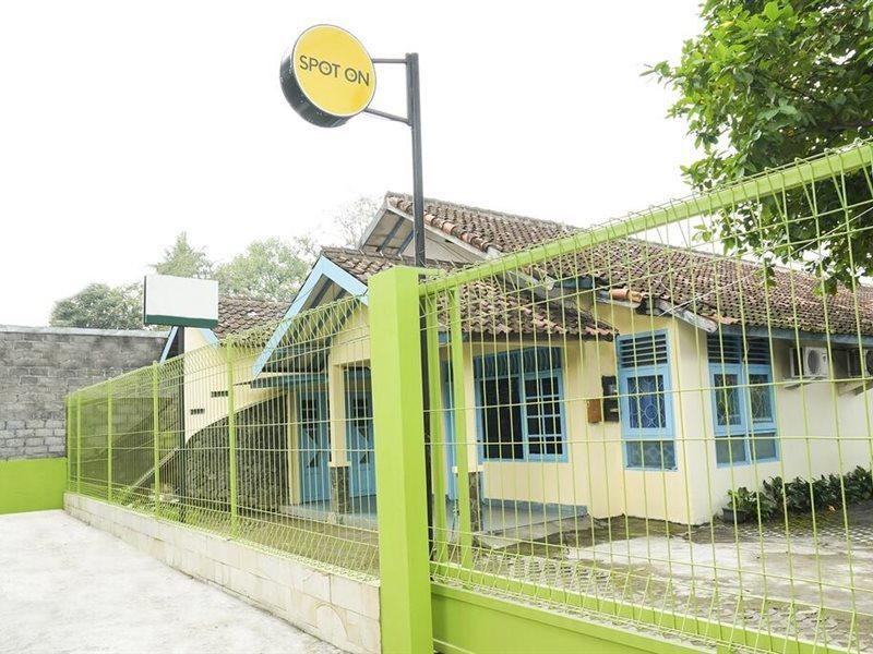 Spot On 2275 Omah Jm Hotel Beran Kidul Exterior foto