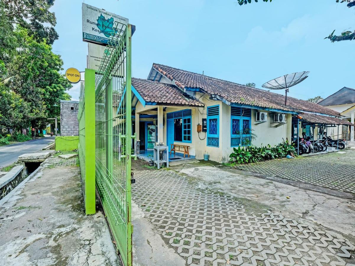 Spot On 2275 Omah Jm Hotel Beran Kidul Exterior foto